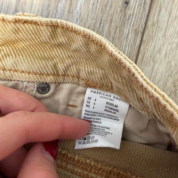 American Eagle Tan Mom Straight Corduroy Pants Jeans Sz 4 - Picture 4 of 4